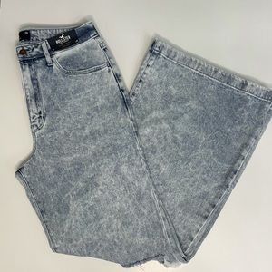 Hollister Ultra-High Rise Wide Leg Jeans